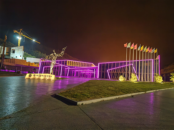 城市亮化是现代城市建设的重要组成部分，它不仅可以美化城市的夜景，还能提升城市的整体形象。随着科技的不断进步，城市亮化也得到了更多的关注和创新。本文将介绍一些关于城市亮化的创意和技术，帮助读者了解和田城市亮化的重要性以及如何进行和田城市亮化的规划和实施。